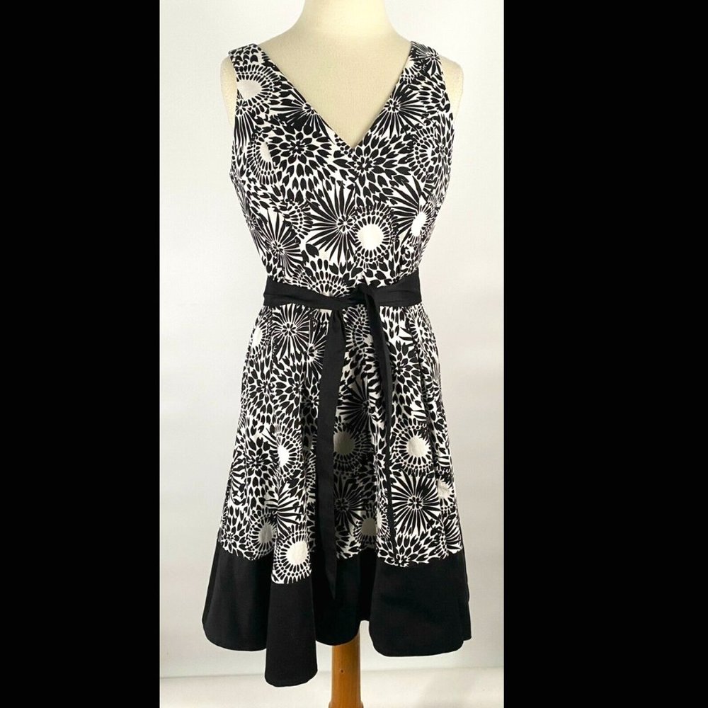 NWT Nine West Black & White Floral Graphic Fit & Flare Sleeveless Dress Size 14